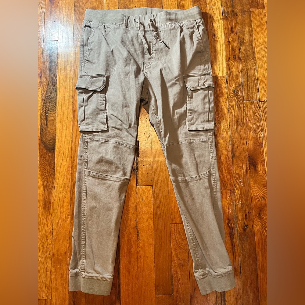 H&M Men’s Large Skinny Fit Cargo Joggers (Dark Beige)